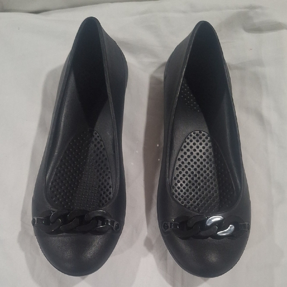 CROCS Black Women's Flats with Chain Detail Size 5 - Picture 2 of 8